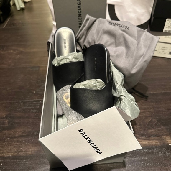 Balenciaga women’s flat loafers slippers - Picture 3 of 10